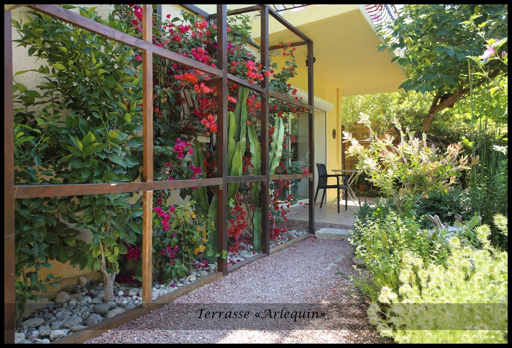 Lédenon O Doux S'Home الغرفة الصورة